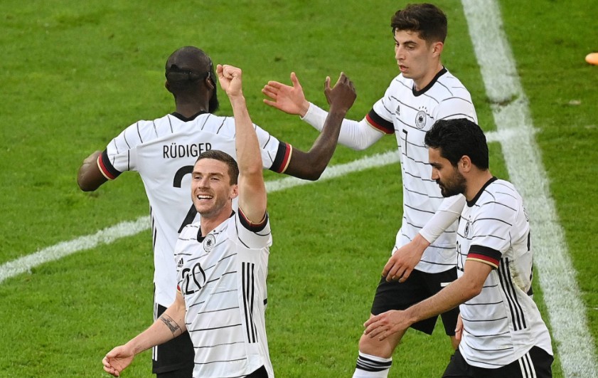 今晨体能课后,亚特兰大防线松动备战德甲,管理层满意,高层口径保持一致的简单介绍 今晨体能课后,亚特兰大防线松动备战德甲,管理层满意,高层口径保持一致的简单介绍